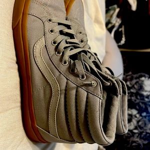 Vans high top gray and gum soles mint